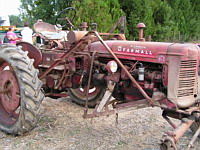 Tracteur, Mc Cormick Farmall Super FCC (Fete de la Moisson St Simeon de Bressieux 2006) (2)
